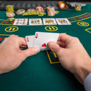 Um guia completo para jogar torneios de pôquer online